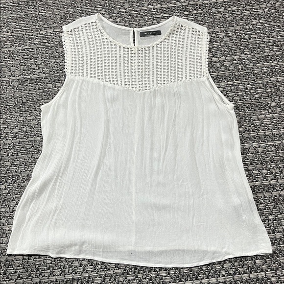 Suzy Shier | Flowy White Tank Top - Picture 1 of 9
